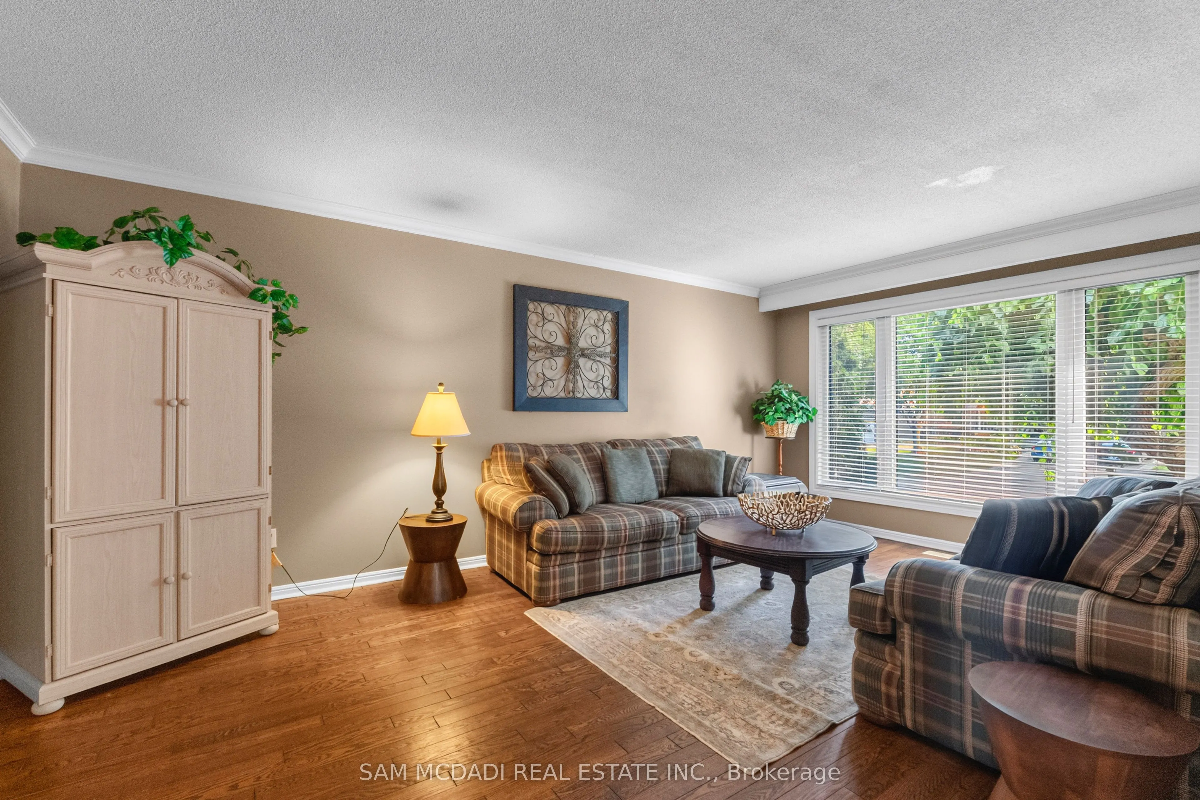 1077 Saginaw Crescent