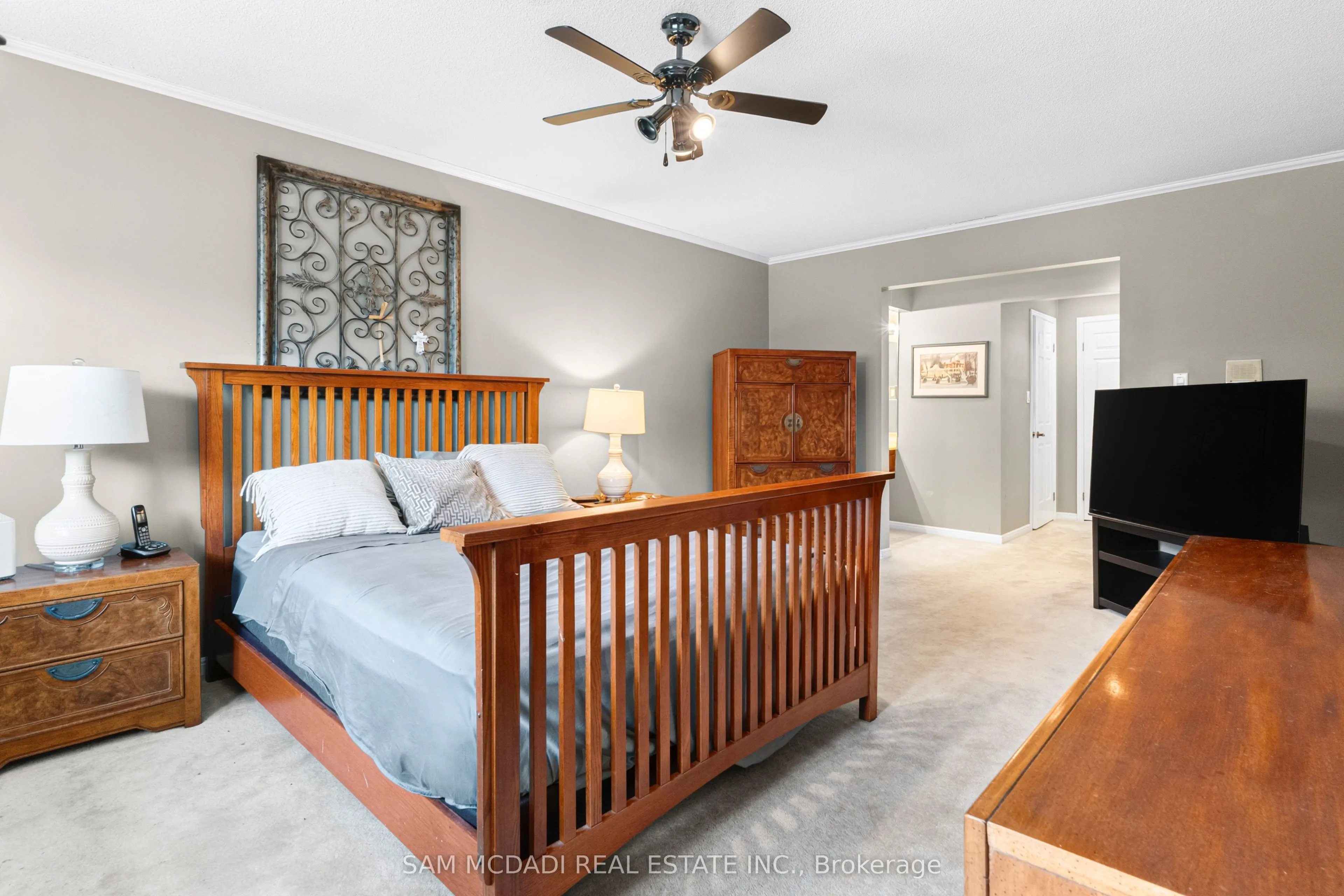 1077 Saginaw Crescent