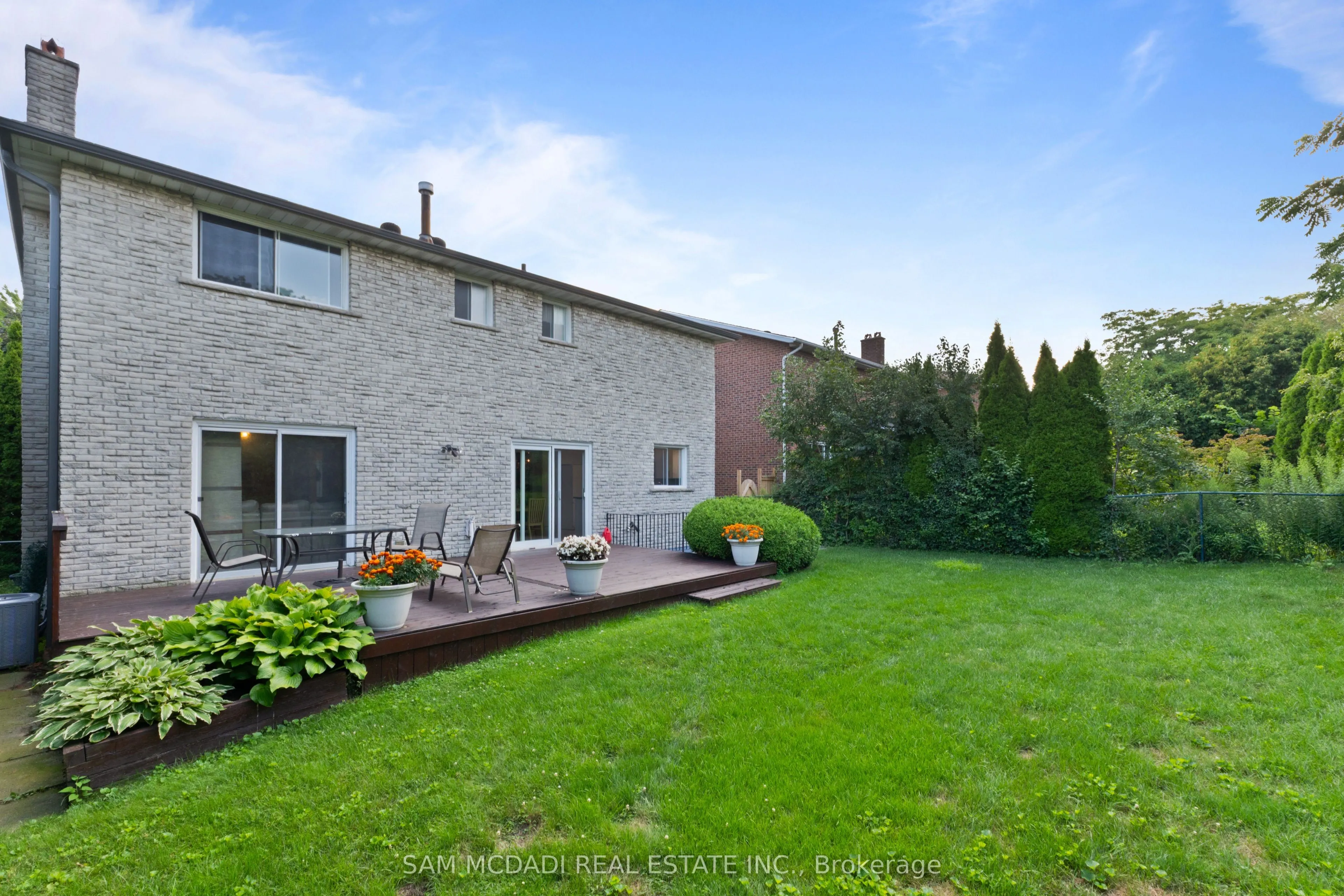 1077 Saginaw Crescent