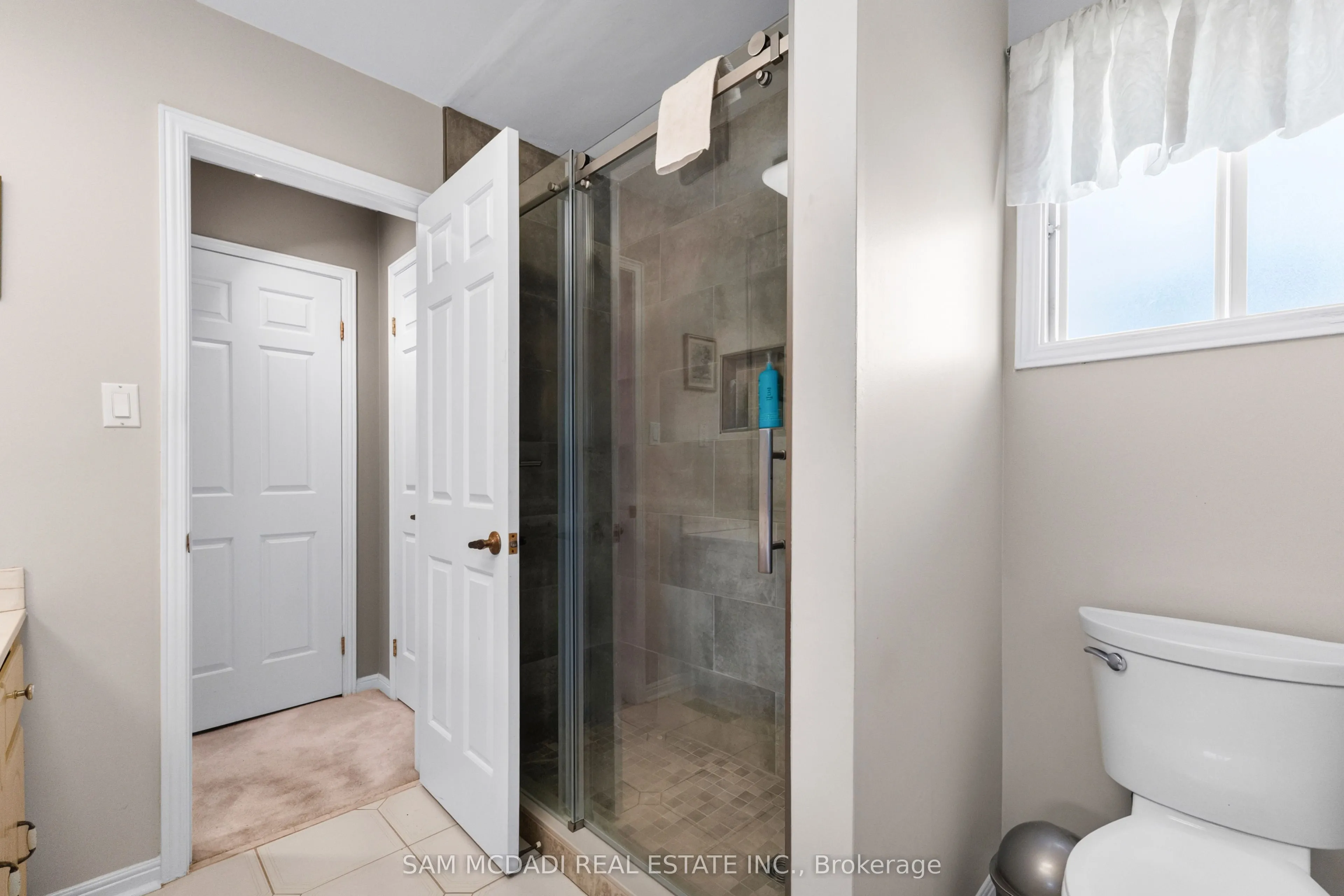 1077 Saginaw Crescent
