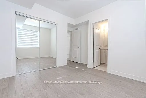 1085 Douglas Mccurdy Common #216