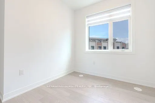 1085 Douglas Mccurdy Common #216