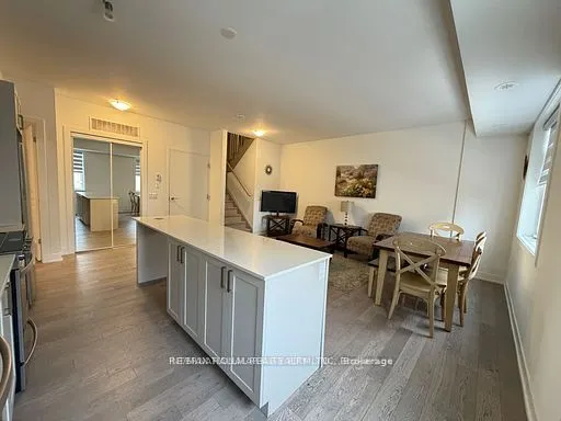 1085 Douglas Mccurdy Common #216