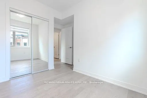 1085 Douglas Mccurdy Common #216