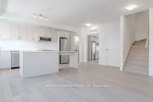 1085 Douglas Mccurdy Common #216