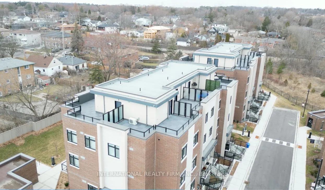 1085 Douglas Mccurdy Common #216