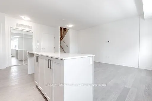 1085 Douglas Mccurdy Common #216