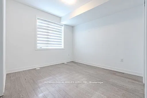 1085 Douglas Mccurdy Common #216