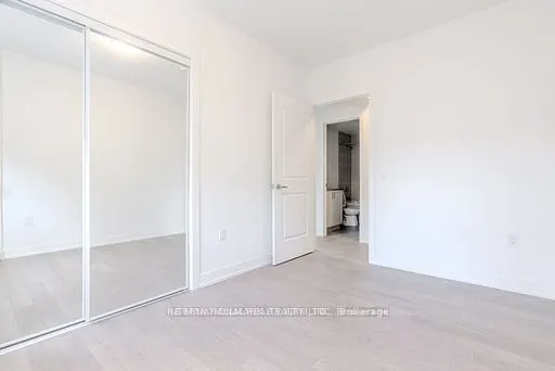 1085 Douglas Mccurdy Common #216
