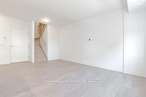 1085 Douglas Mccurdy Common #216