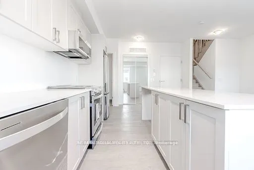 1085 Douglas Mccurdy Common #216