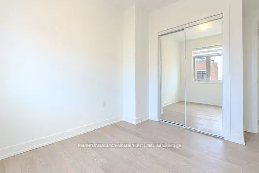 1085 Douglas Mccurdy Common #216