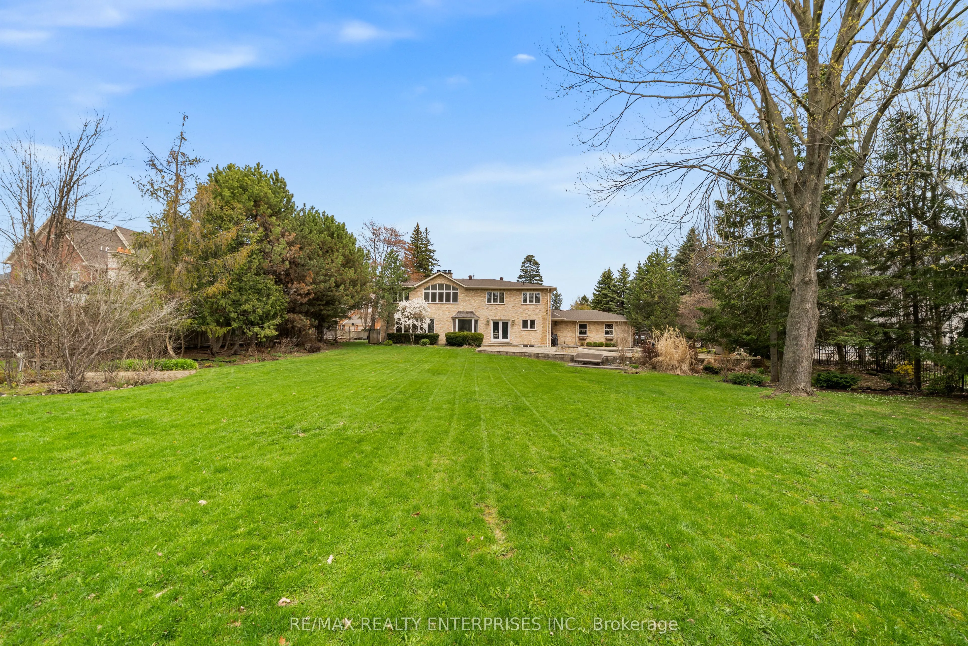 2154 Oneida Crescent