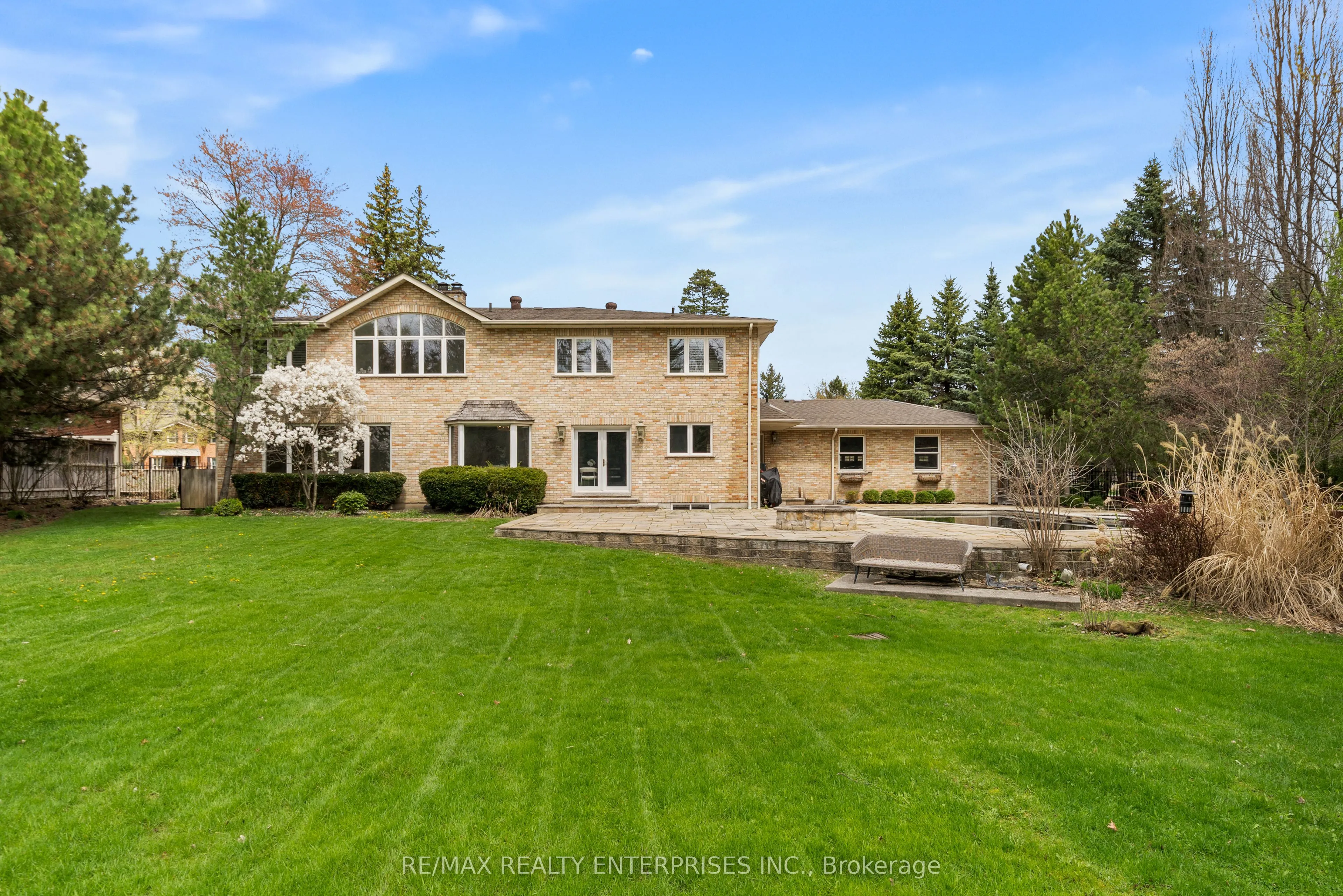 2154 Oneida Crescent
