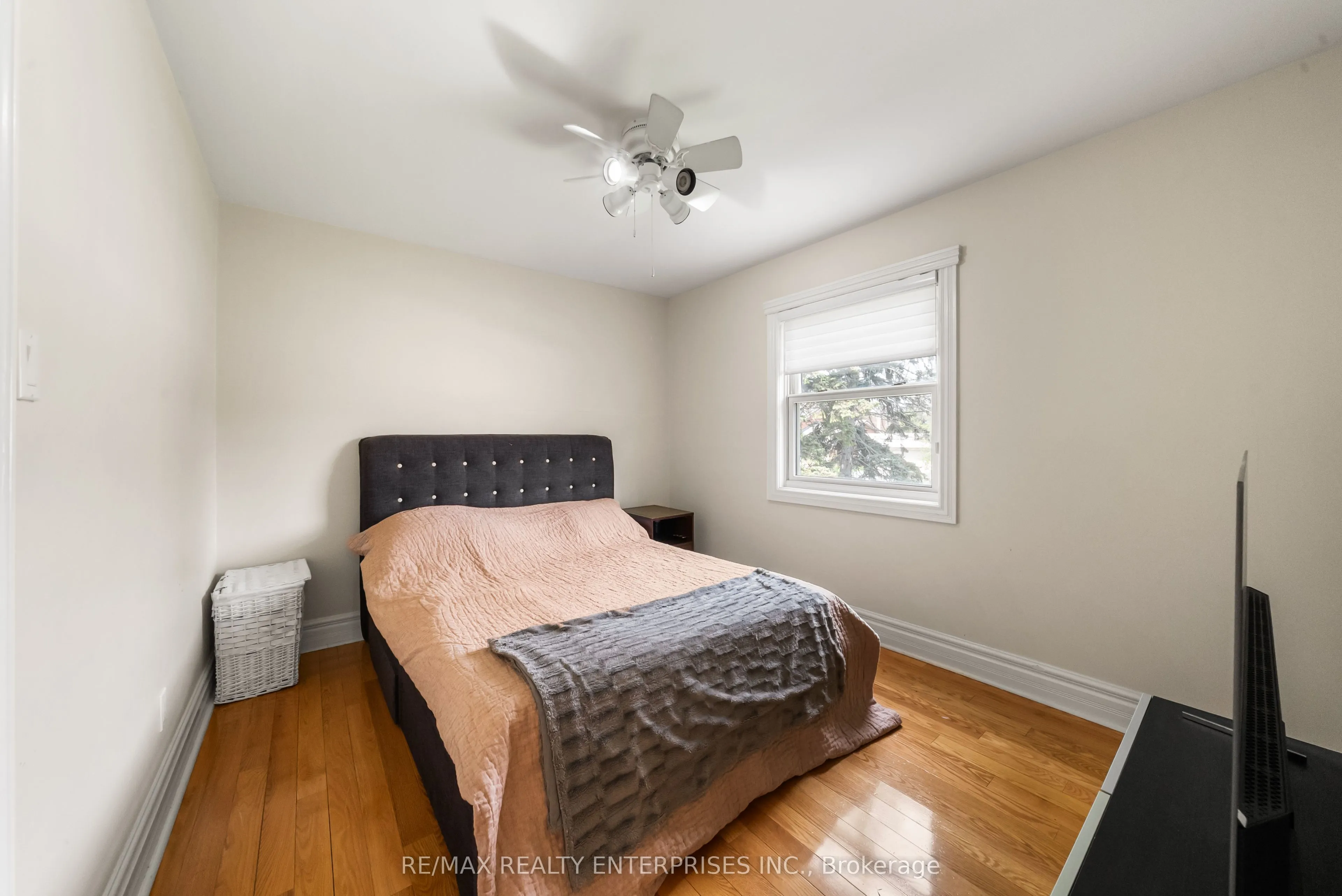 2154 Oneida Crescent