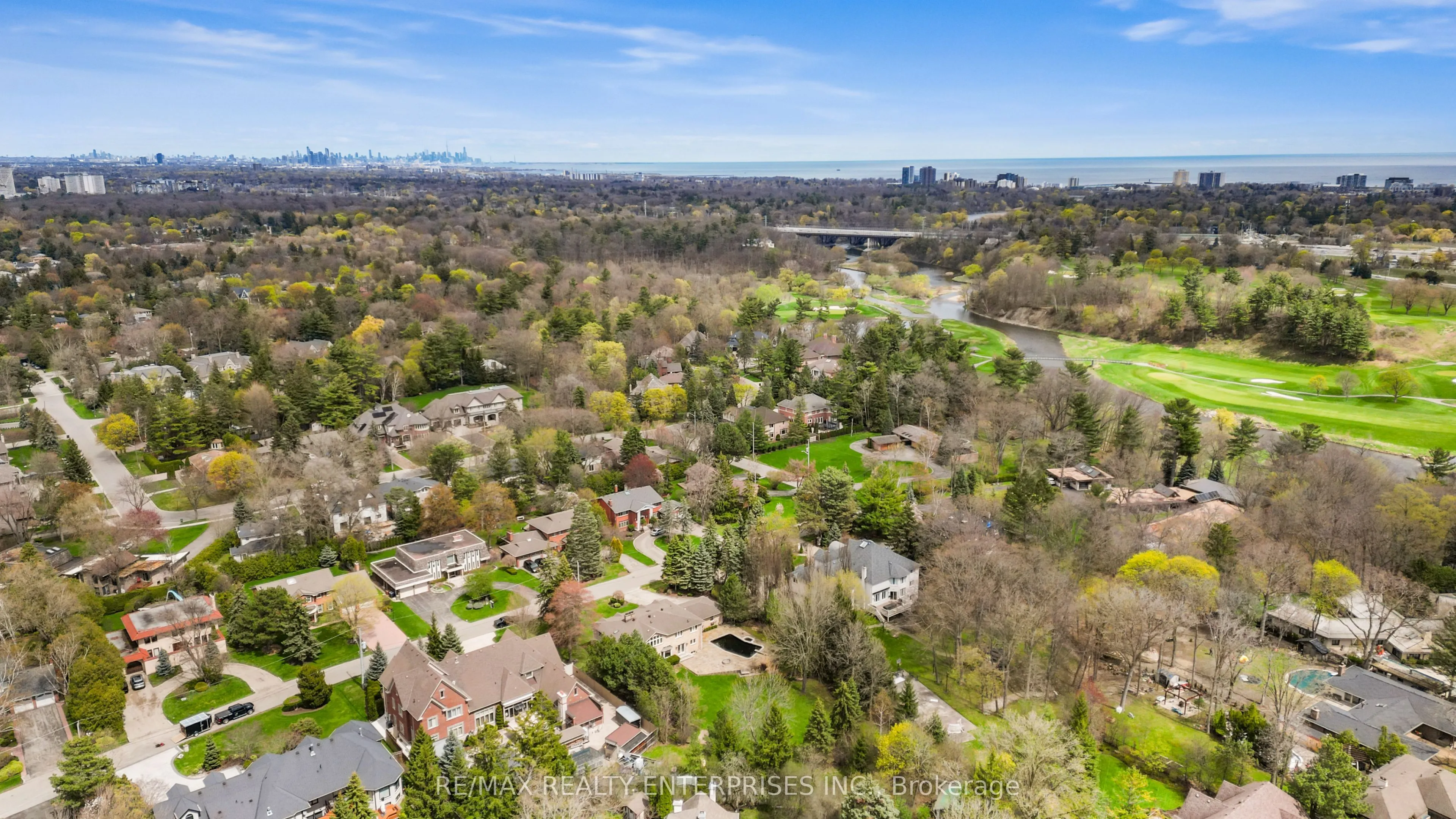 2154 Oneida Crescent