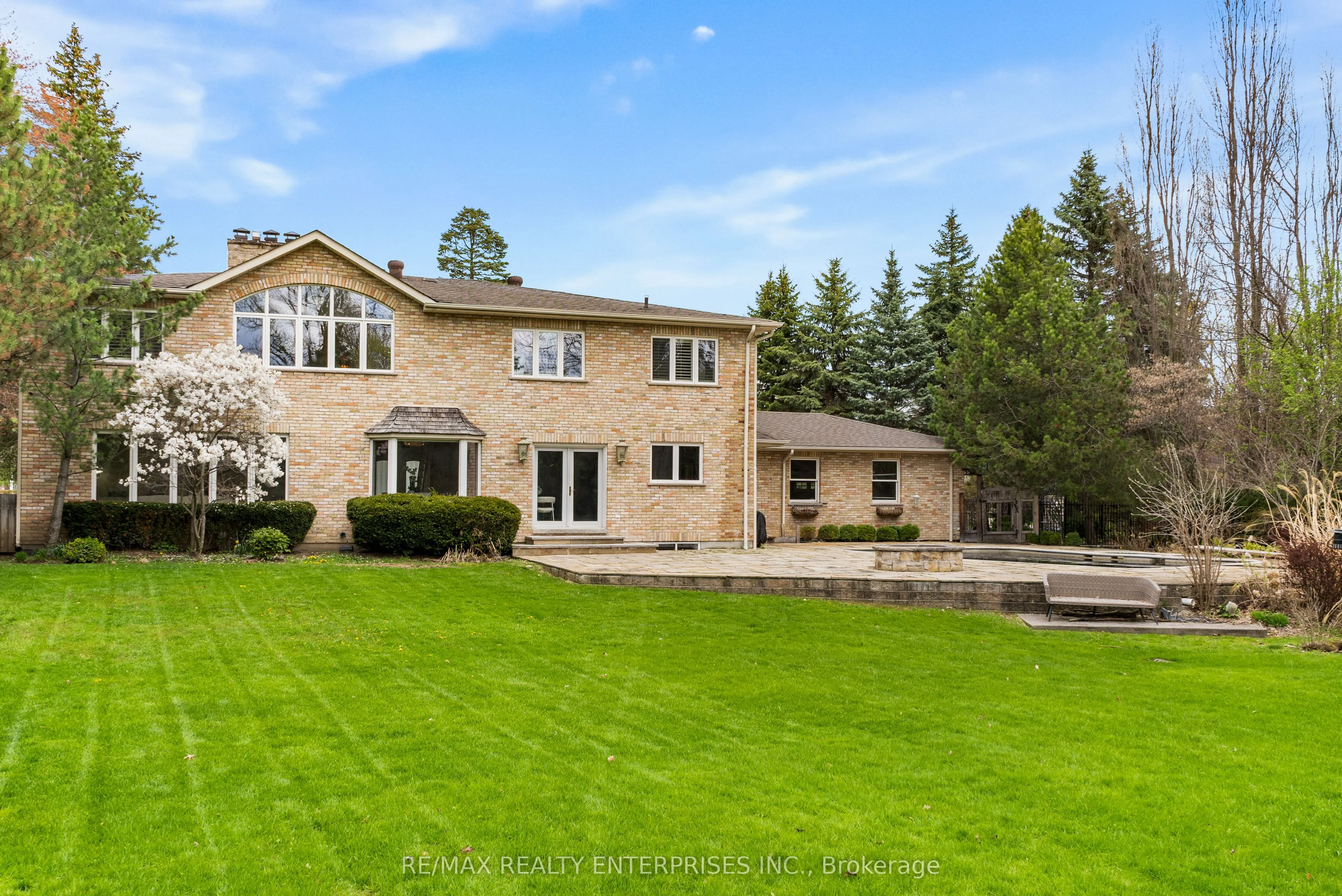 2154 Oneida Crescent