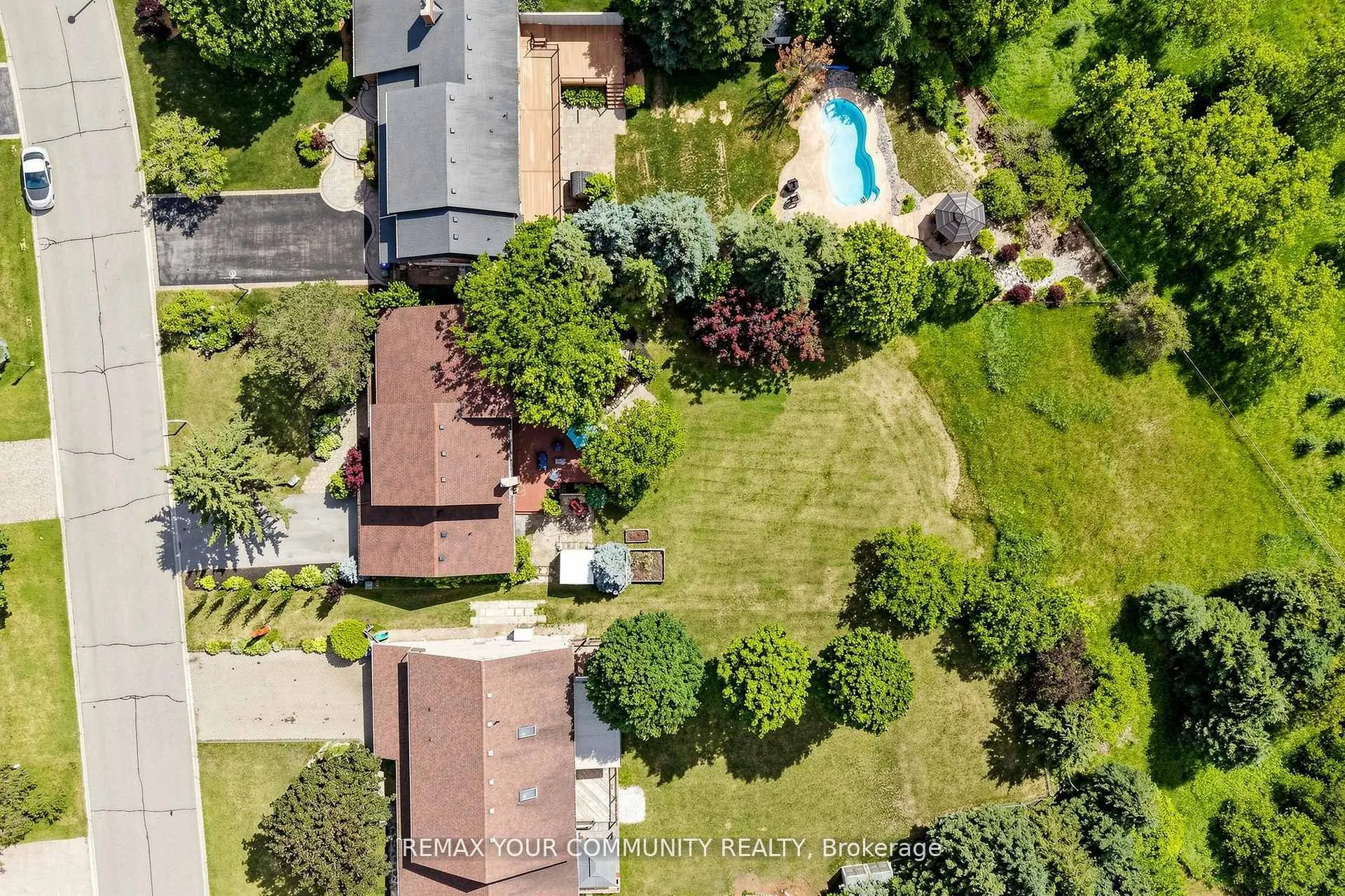 32 Brawton Drive N