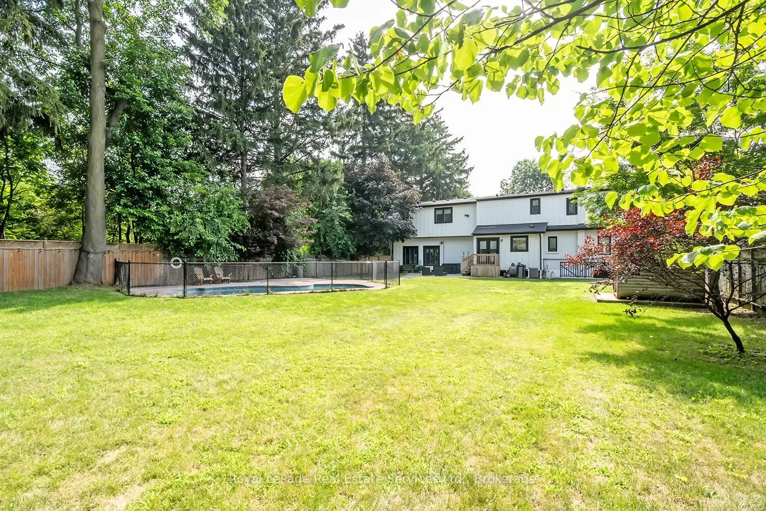59 Fairwood Place E