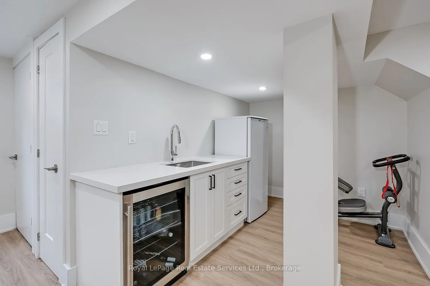 59 Fairwood Place E