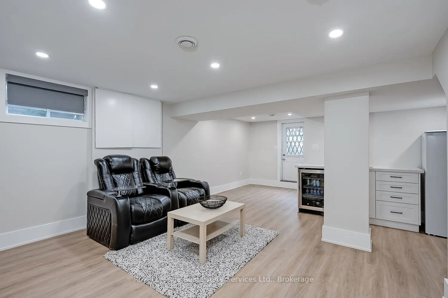 59 Fairwood Place E