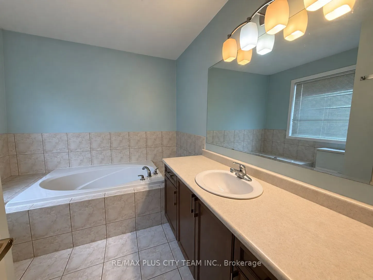844 Luxton Drive