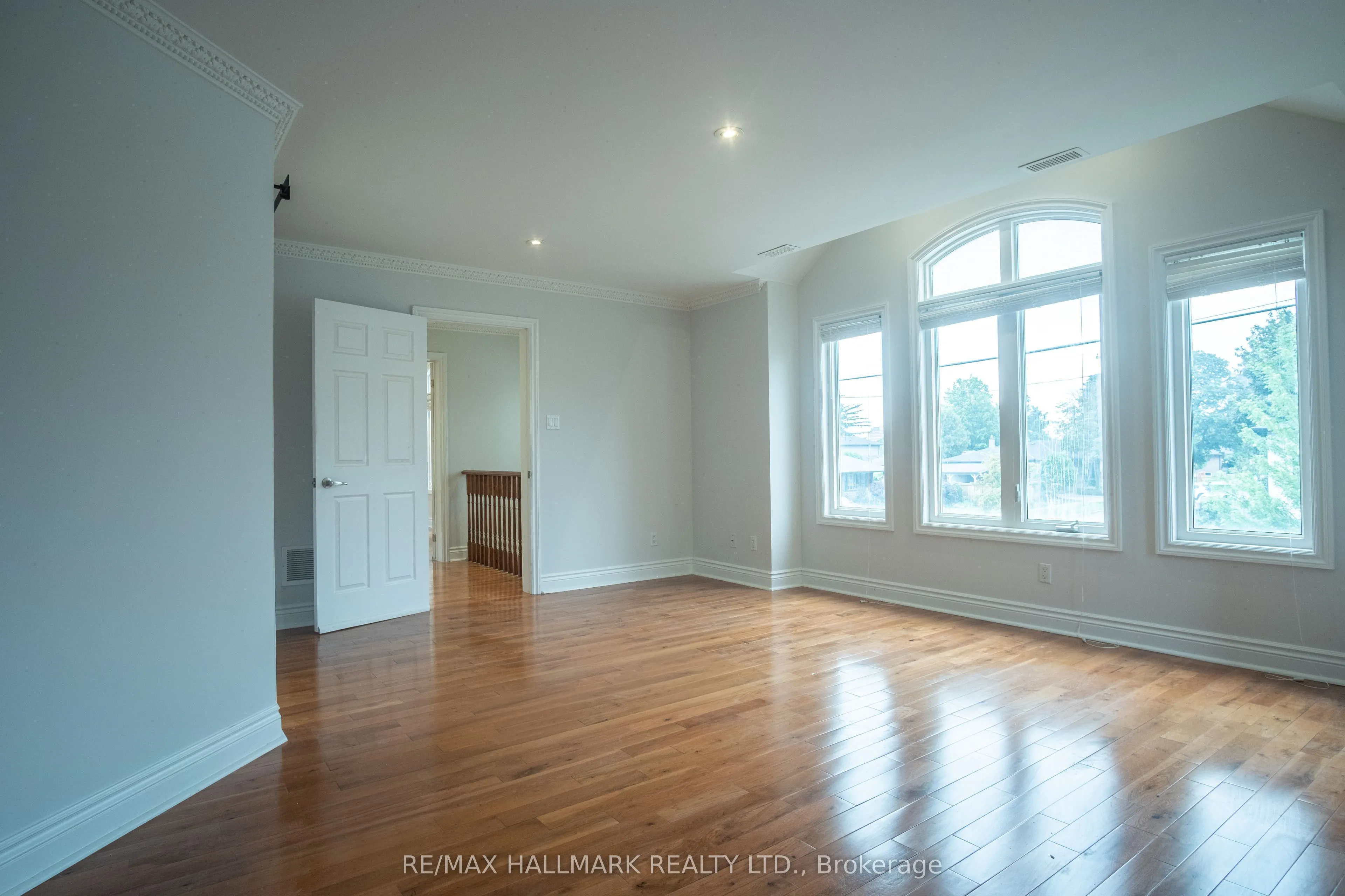 6 Griggsden Avenue