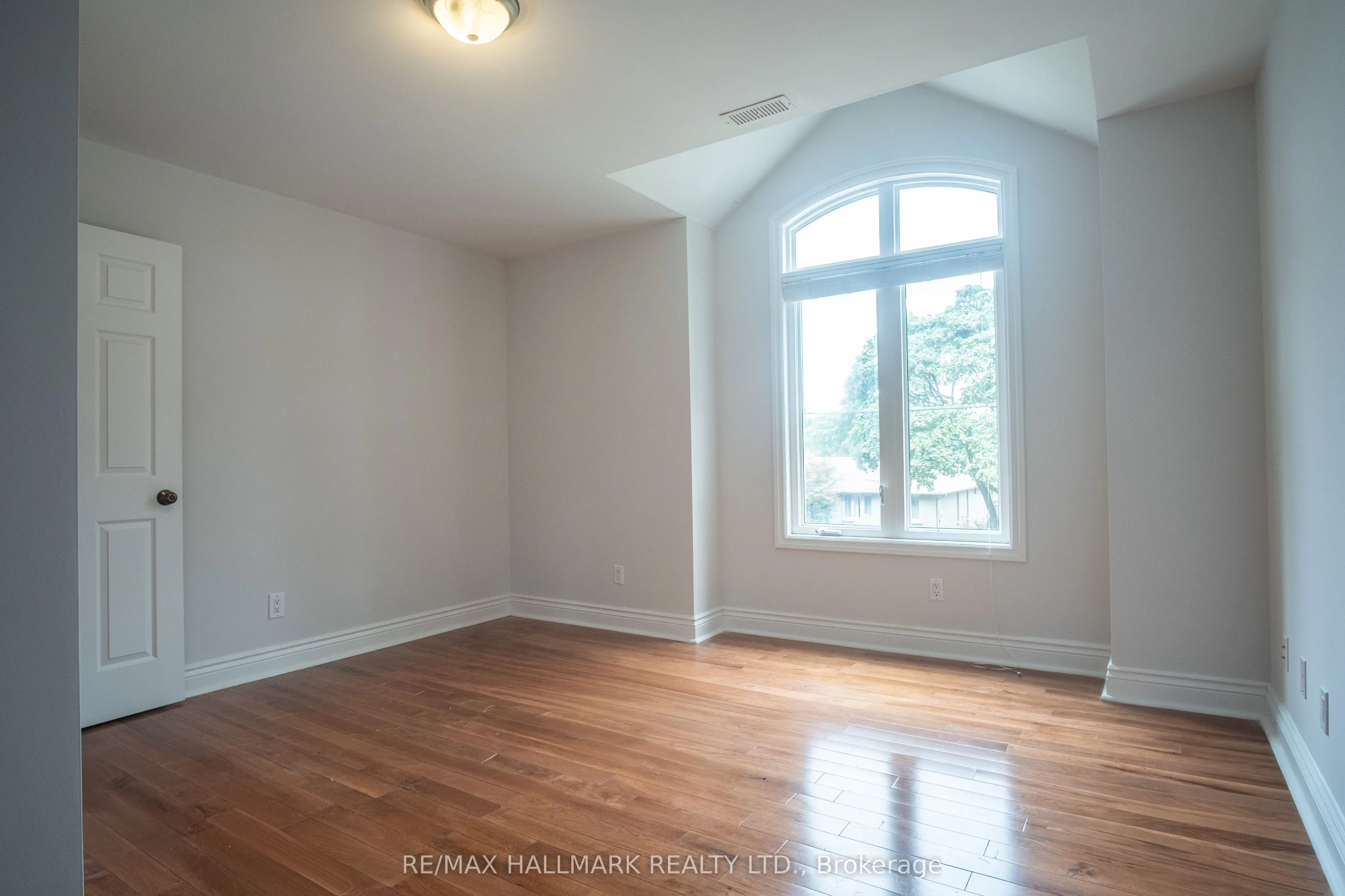 6 Griggsden Avenue