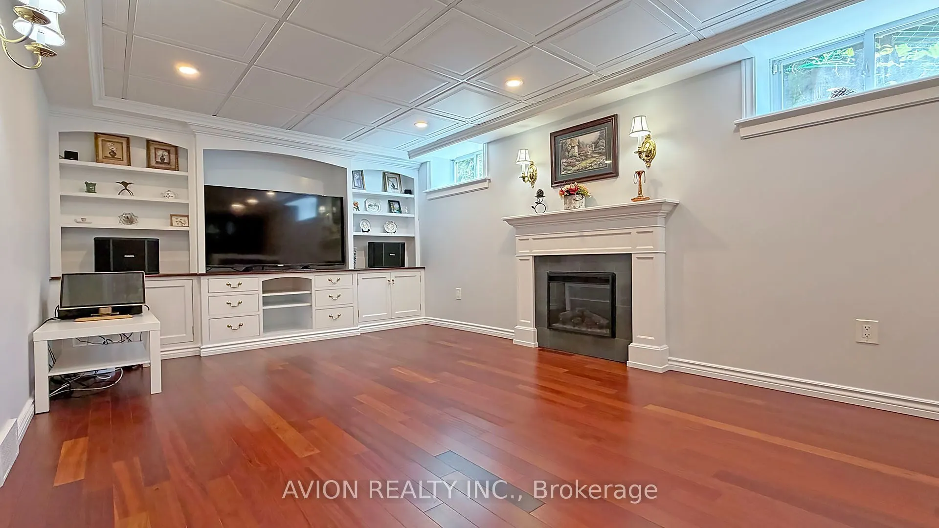 1413 Harmsworth Square