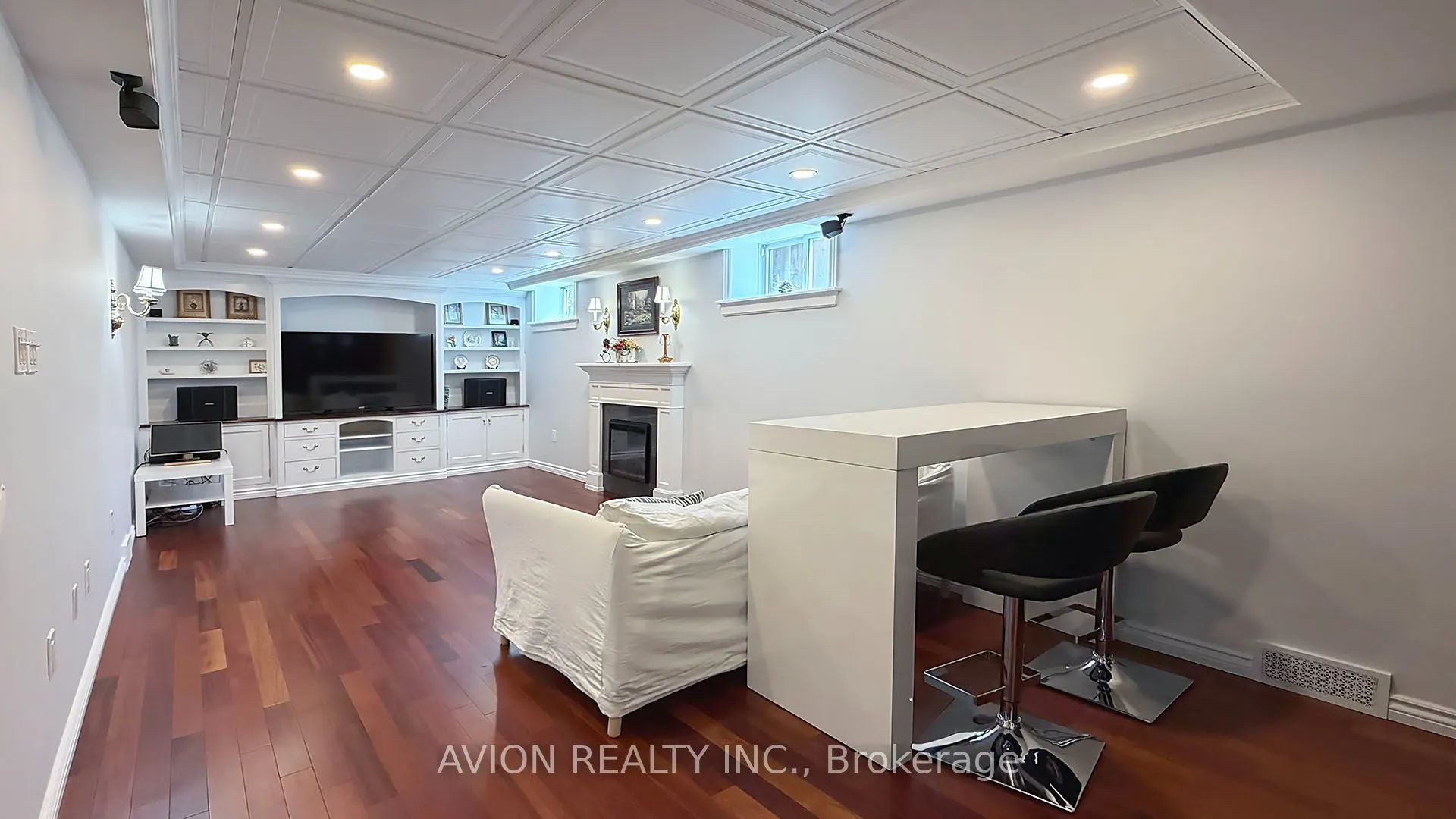 1413 Harmsworth Square
