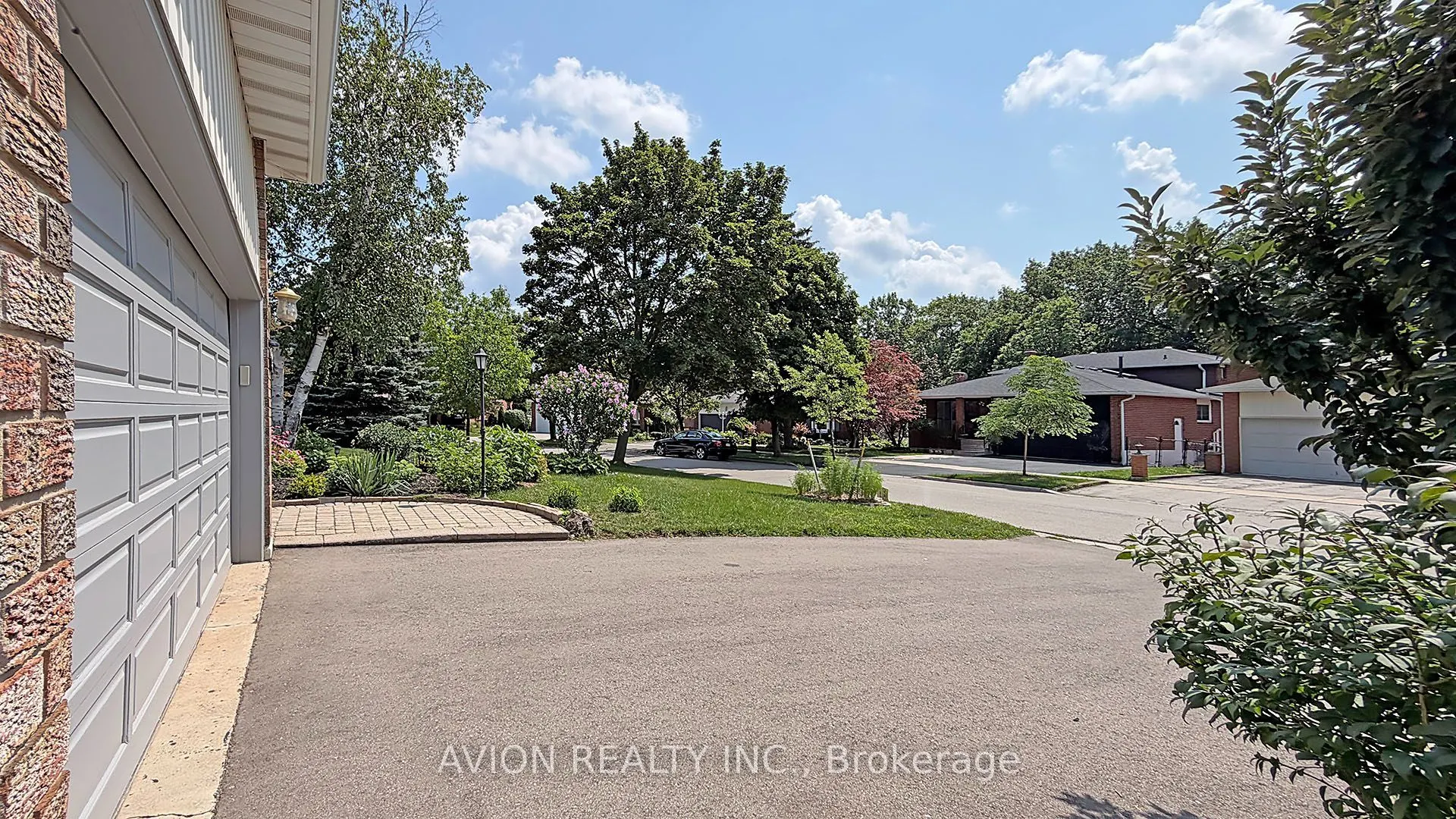 1413 Harmsworth Square