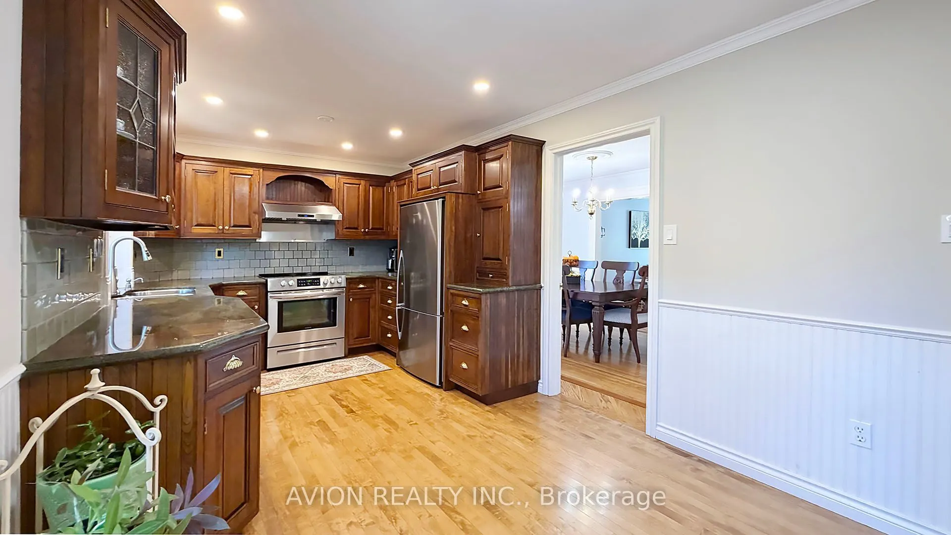 1413 Harmsworth Square
