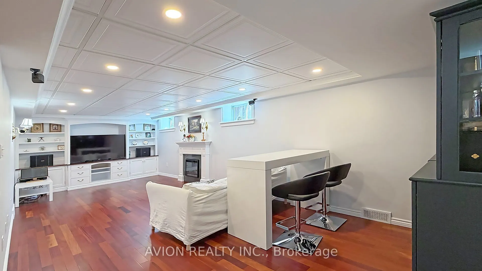 1413 Harmsworth Square