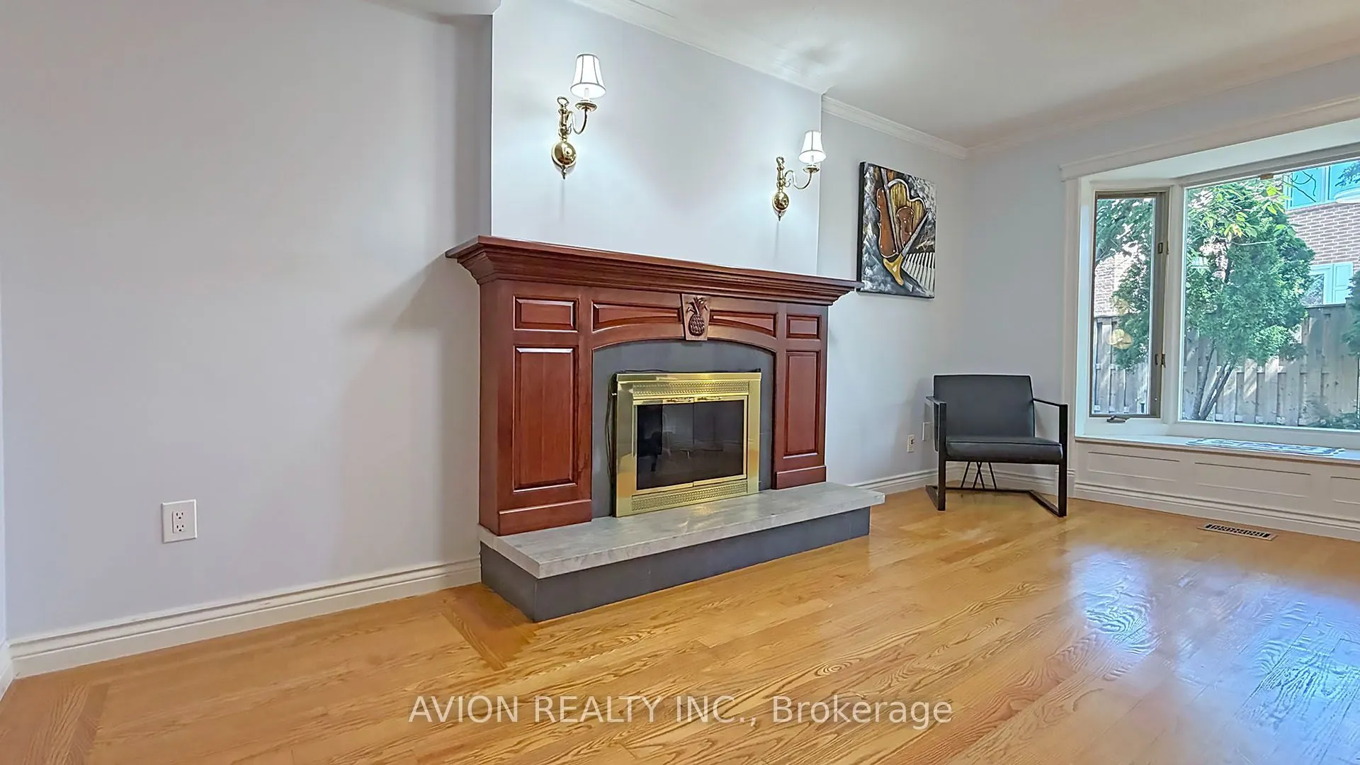 1413 Harmsworth Square