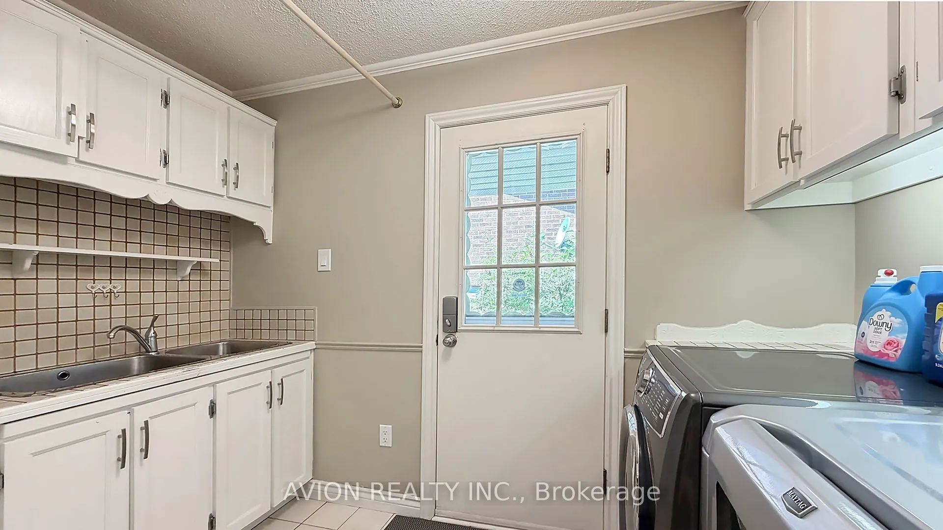 1413 Harmsworth Square