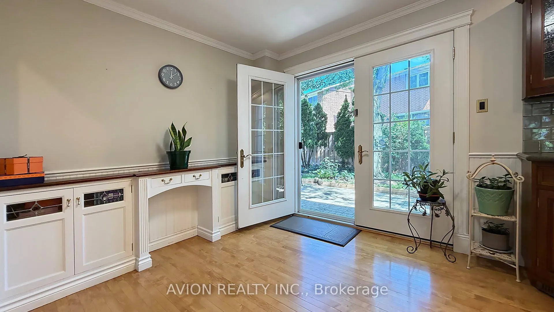 1413 Harmsworth Square