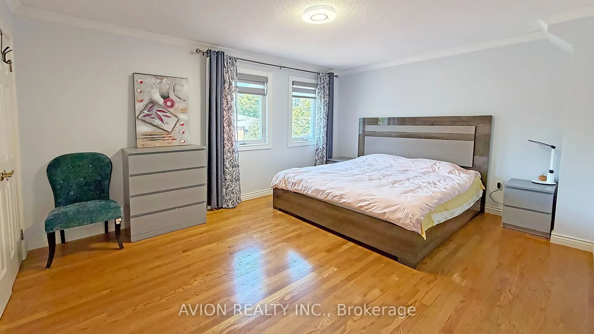 1413 Harmsworth Square