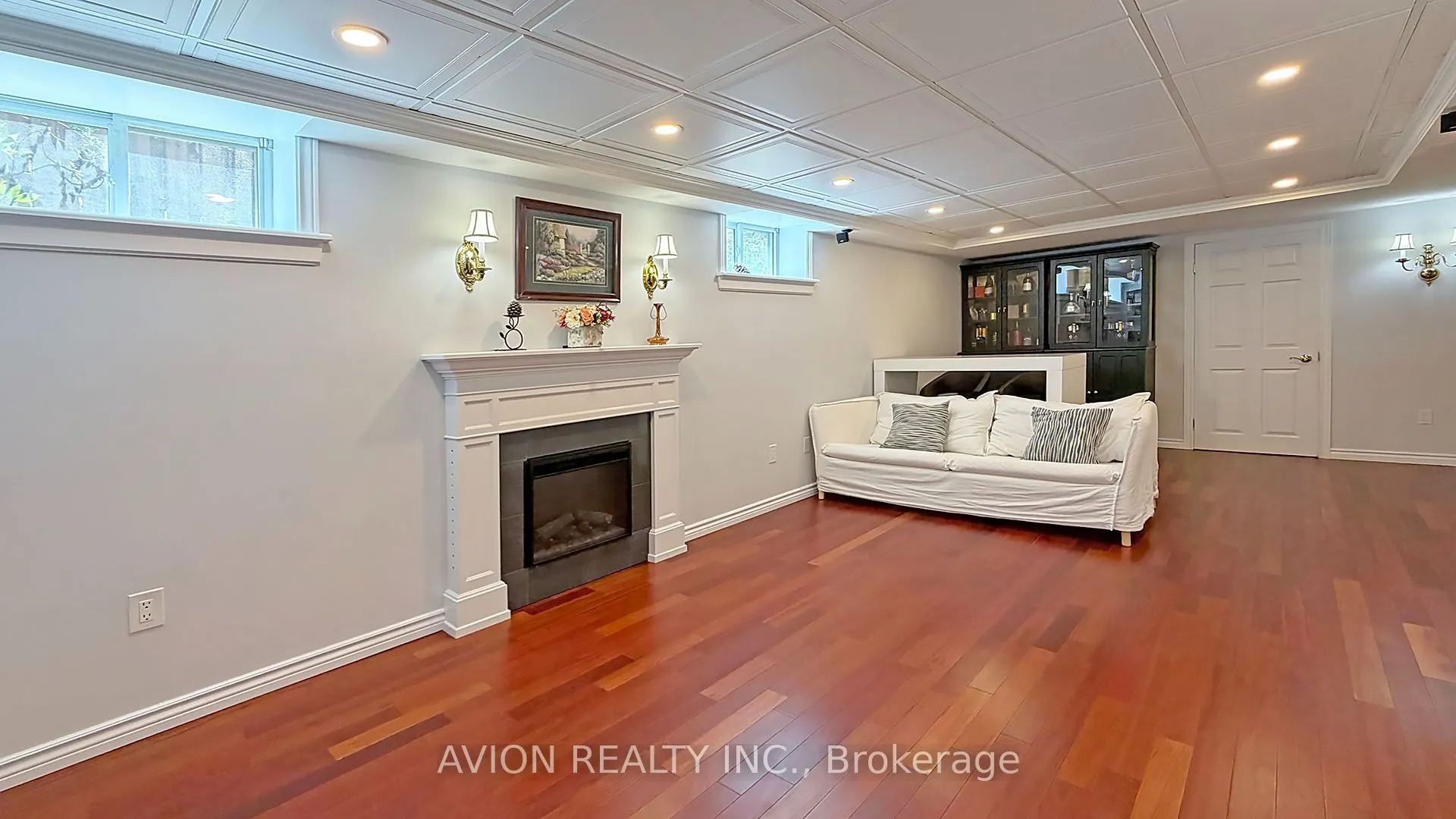 1413 Harmsworth Square