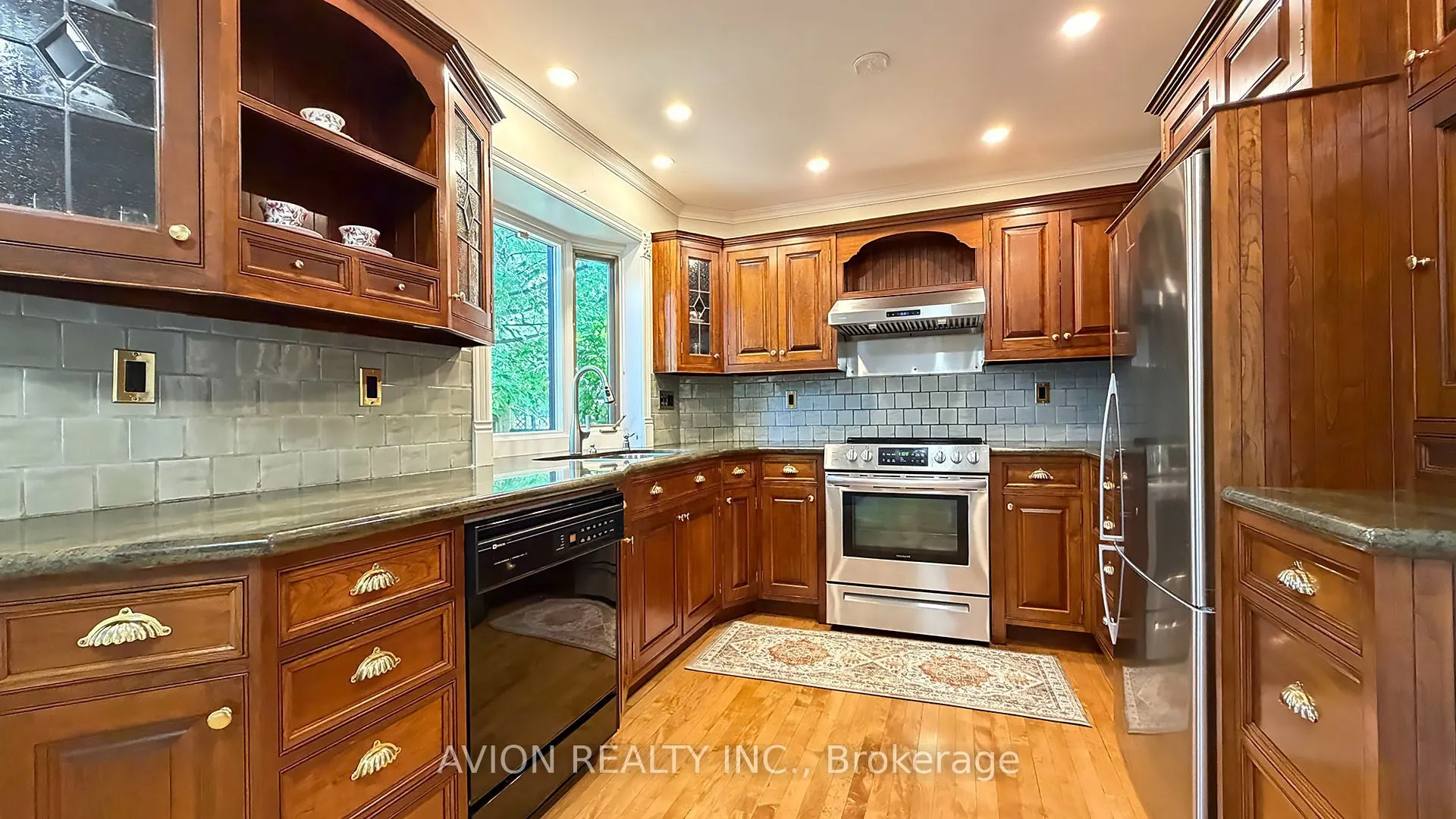 1413 Harmsworth Square