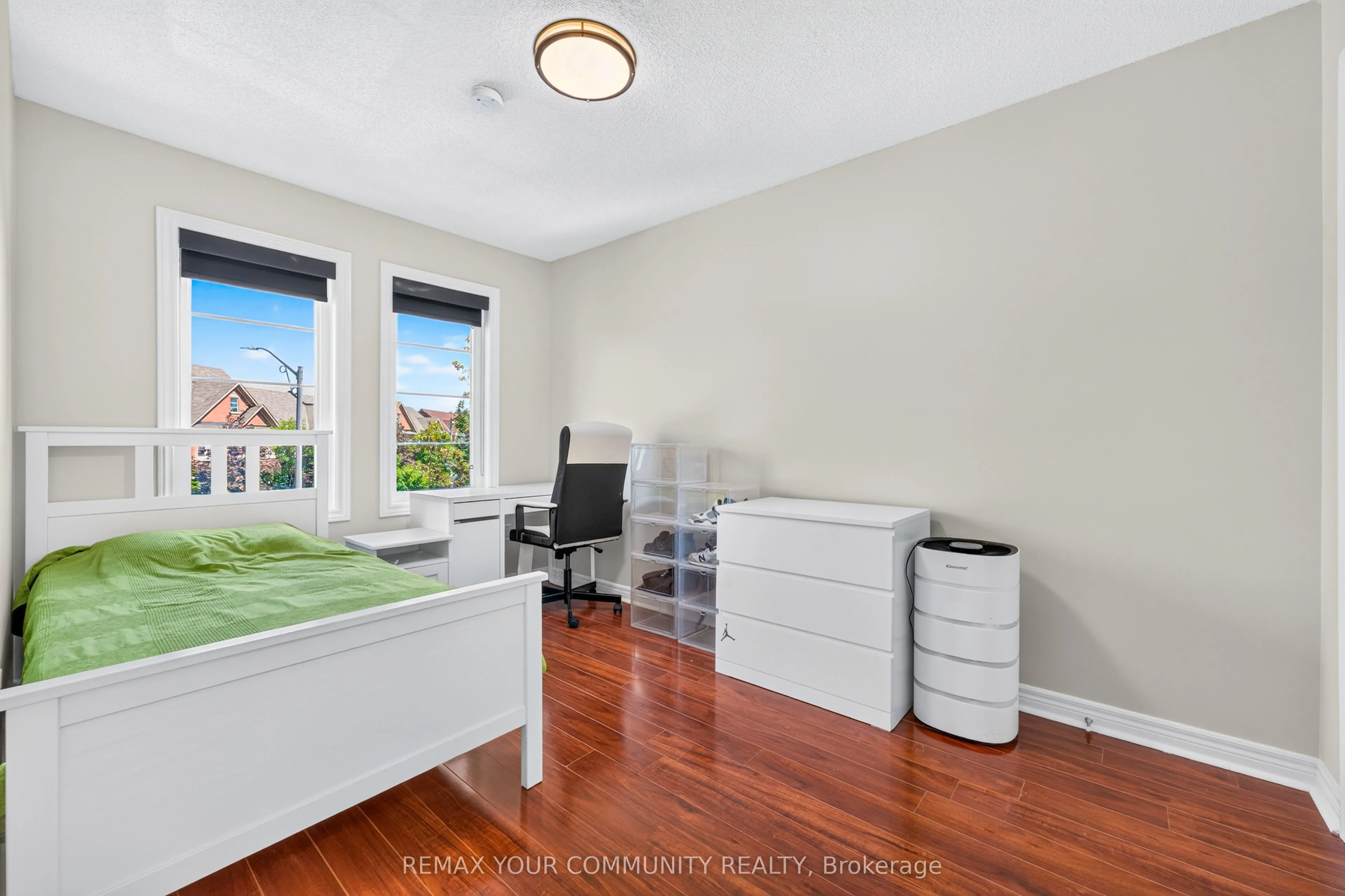 5578 Waterwind Crescent