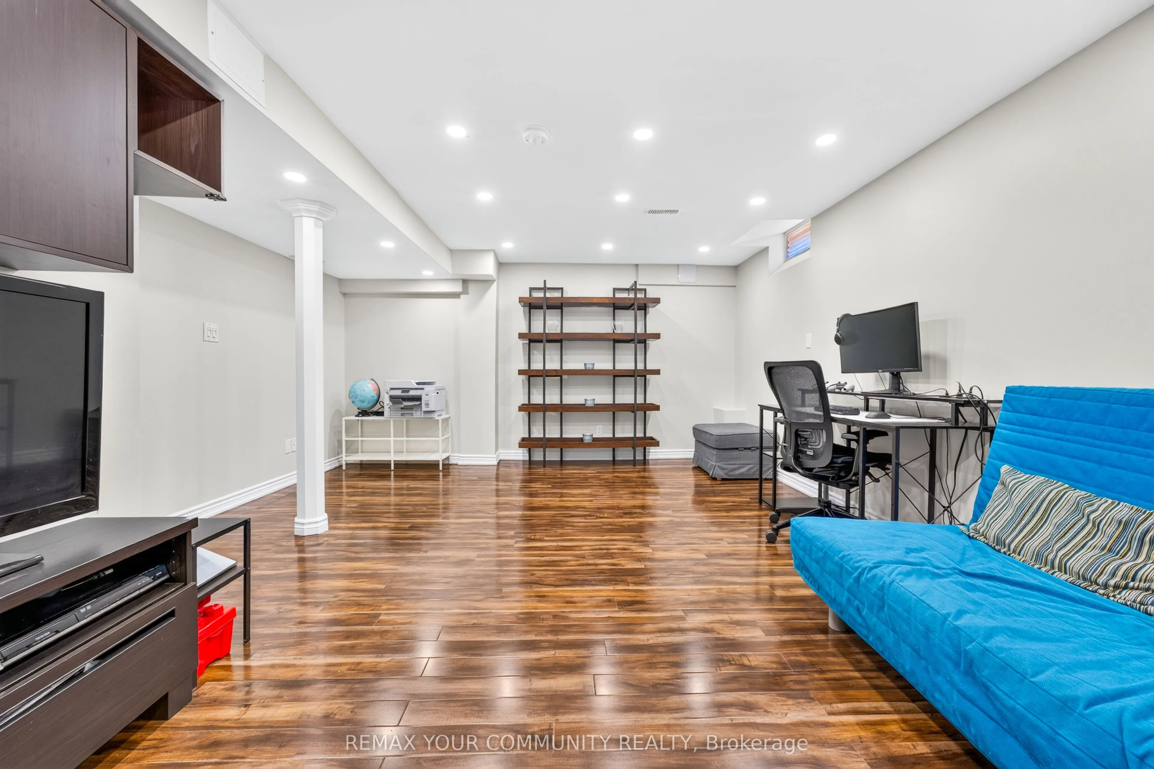 5578 Waterwind Crescent