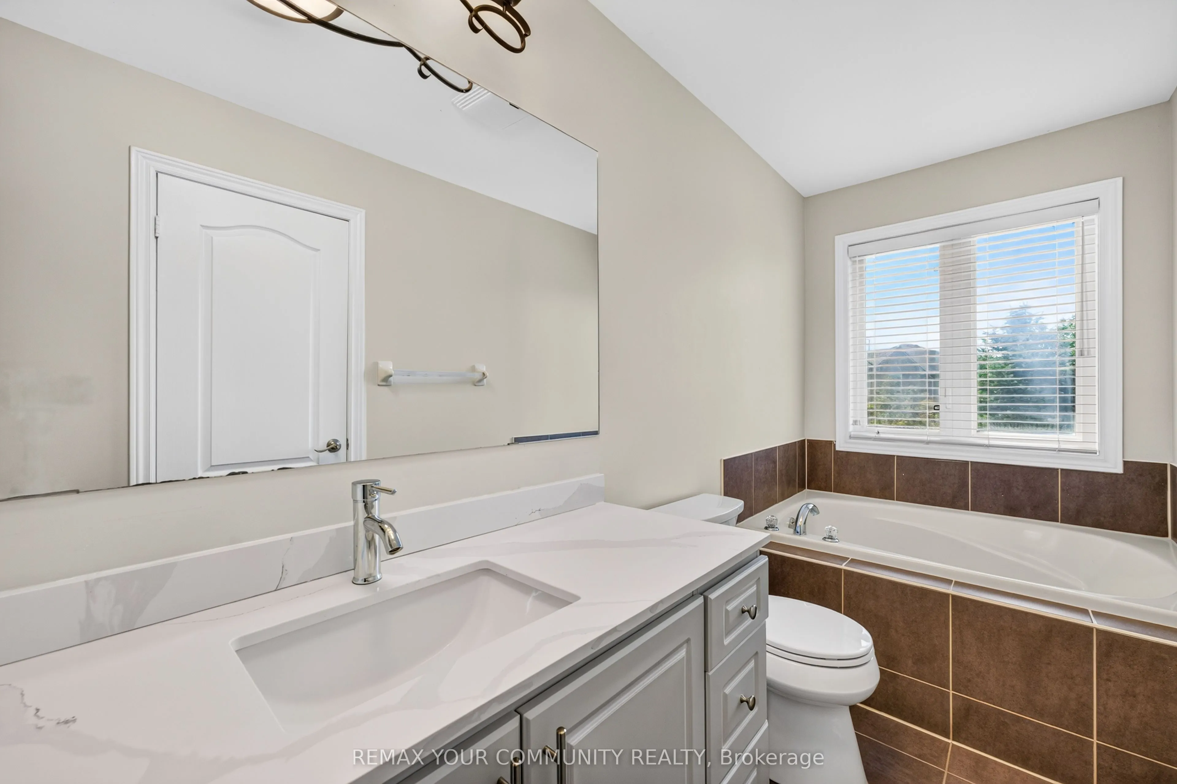 5578 Waterwind Crescent