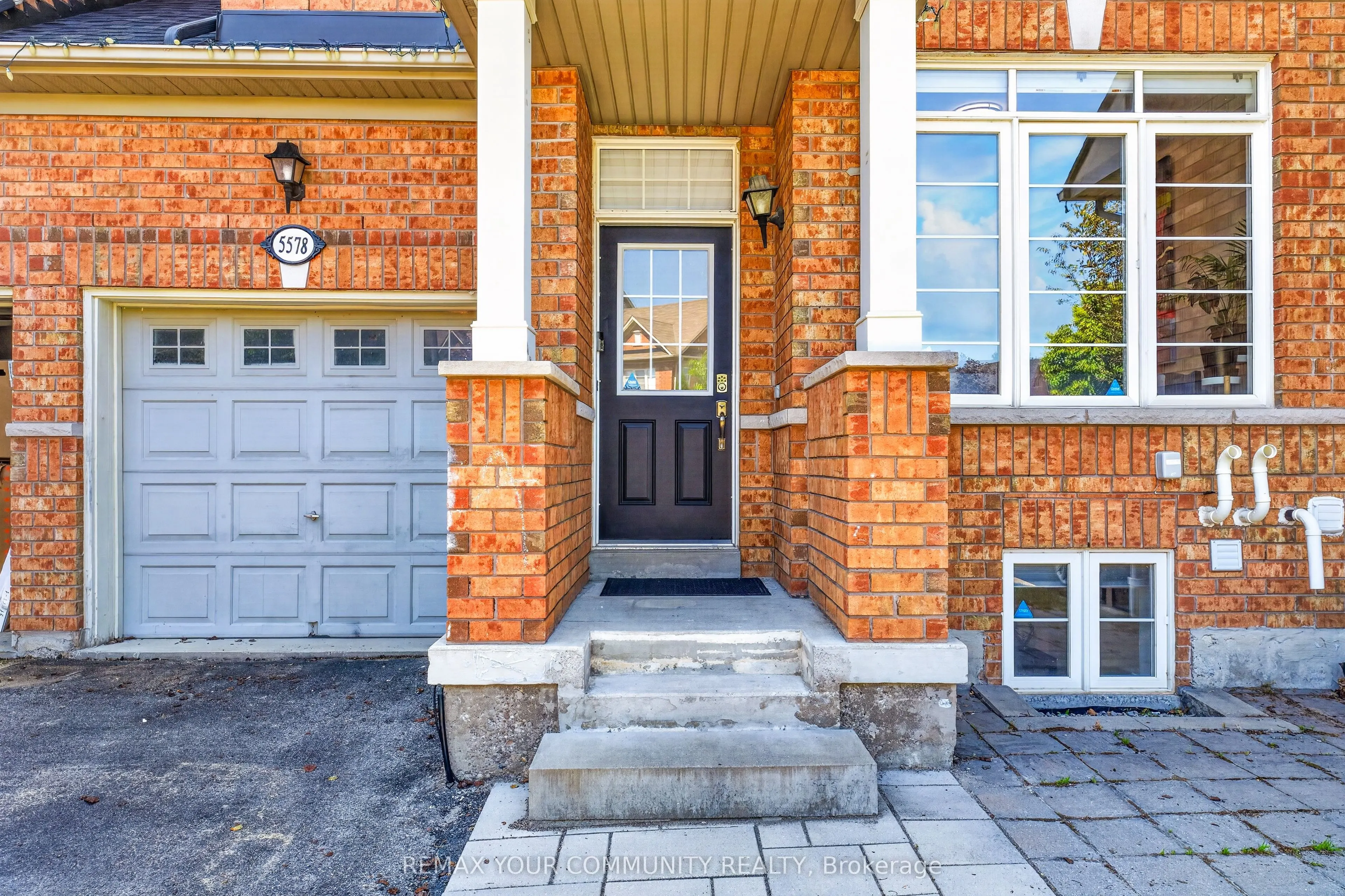 5578 Waterwind Crescent