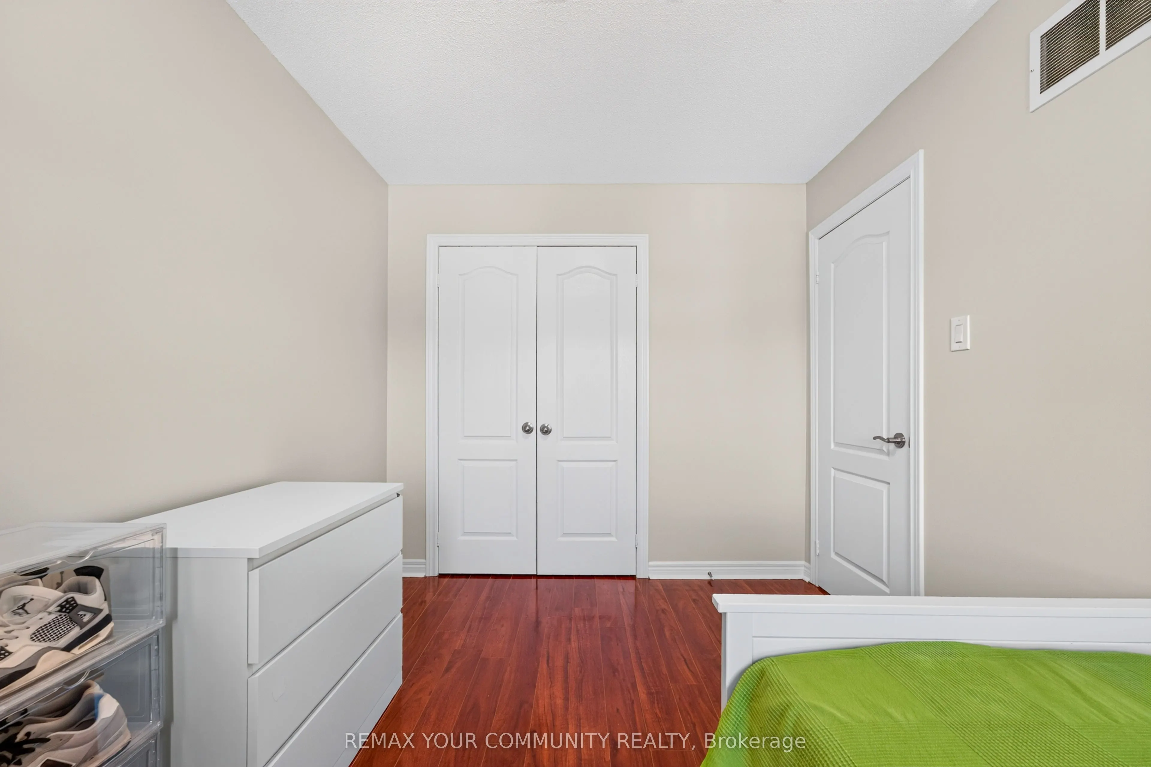 5578 Waterwind Crescent