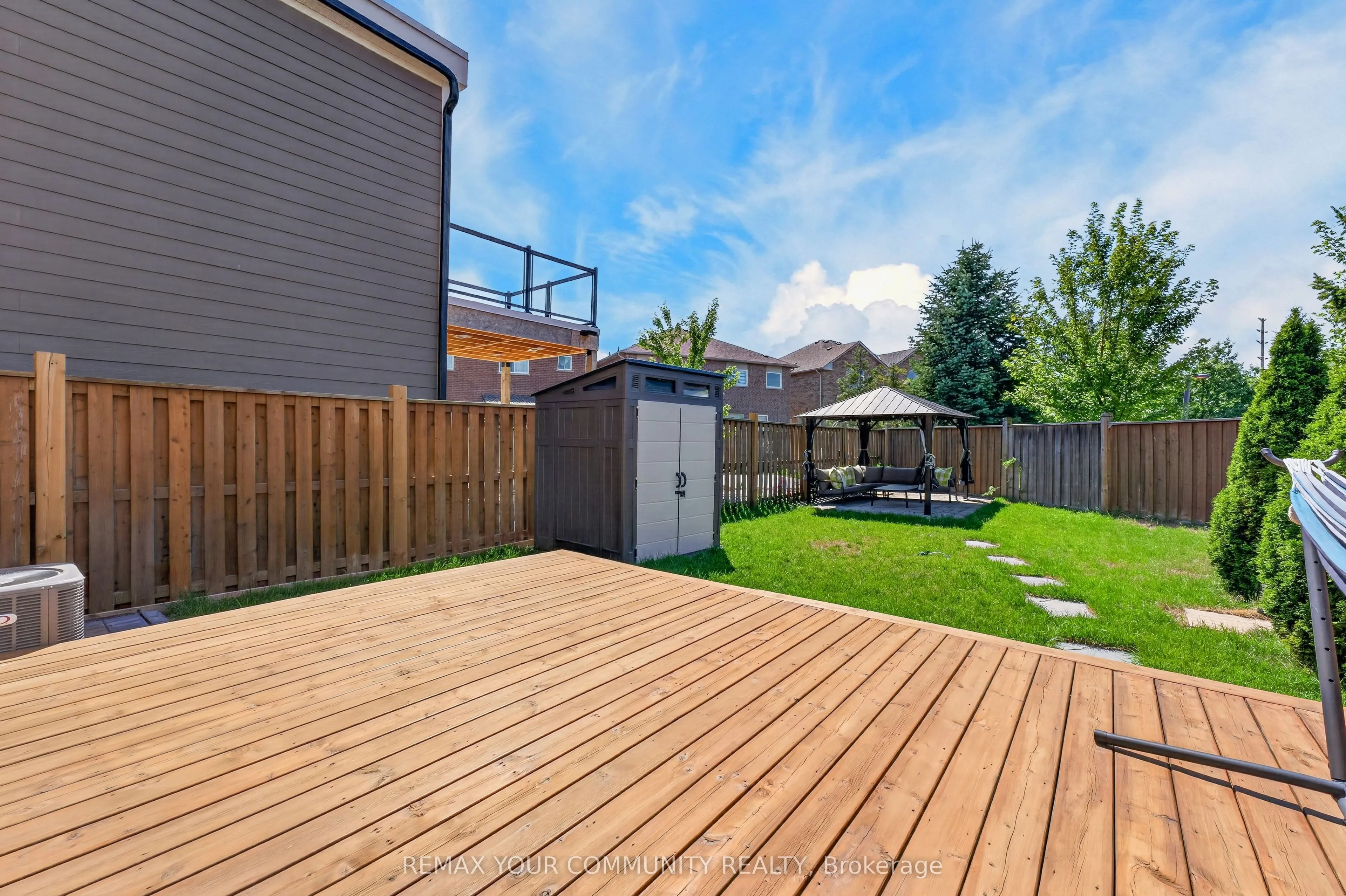 5578 Waterwind Crescent