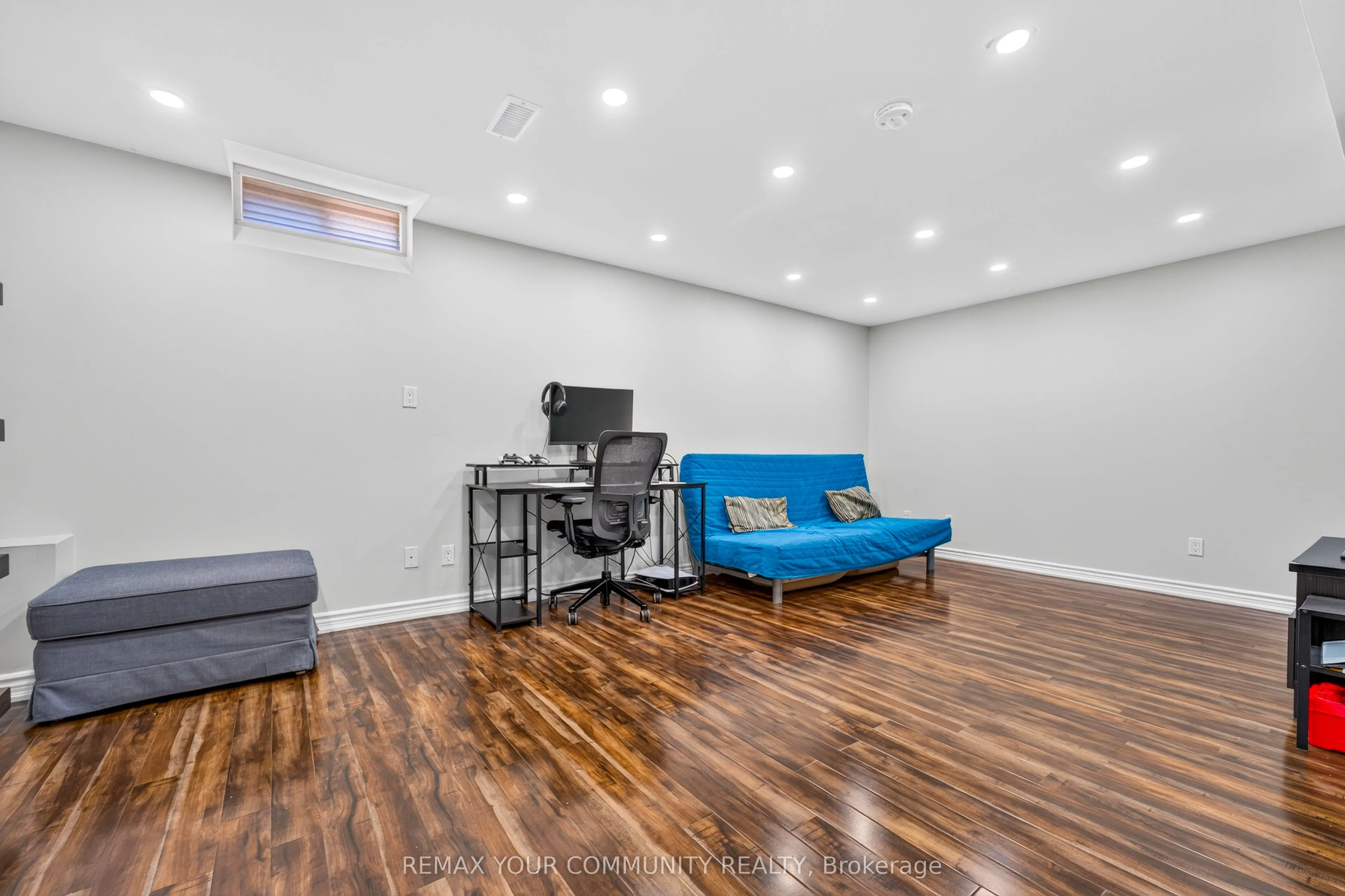 5578 Waterwind Crescent