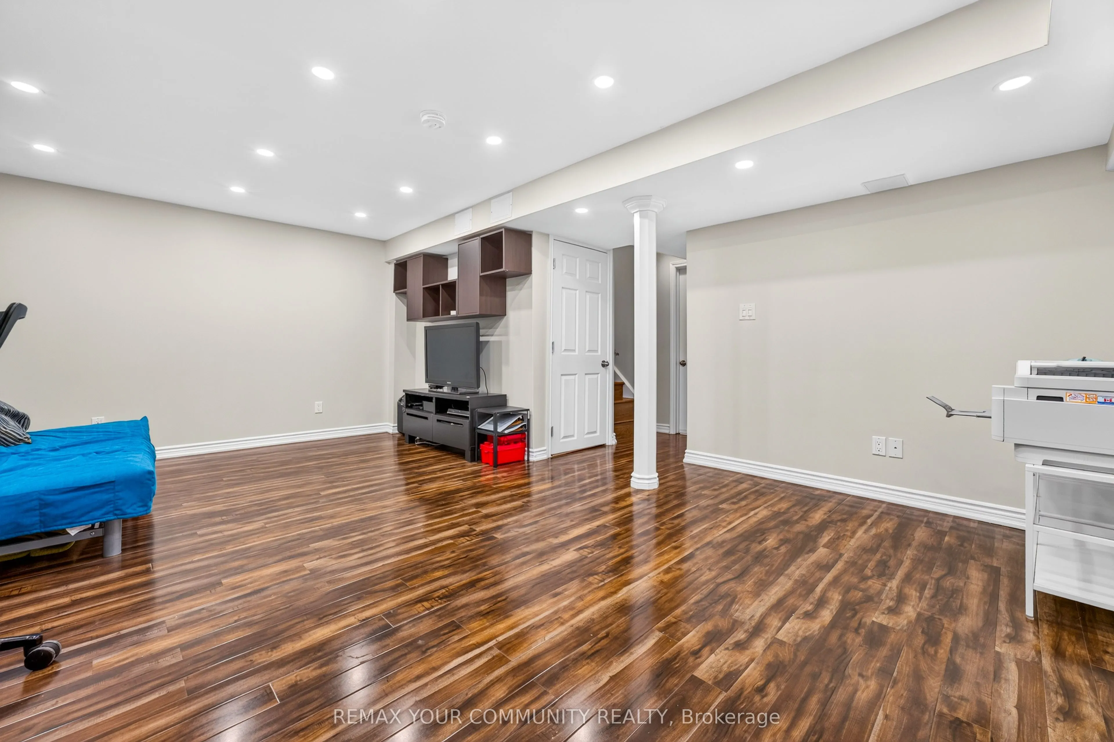 5578 Waterwind Crescent