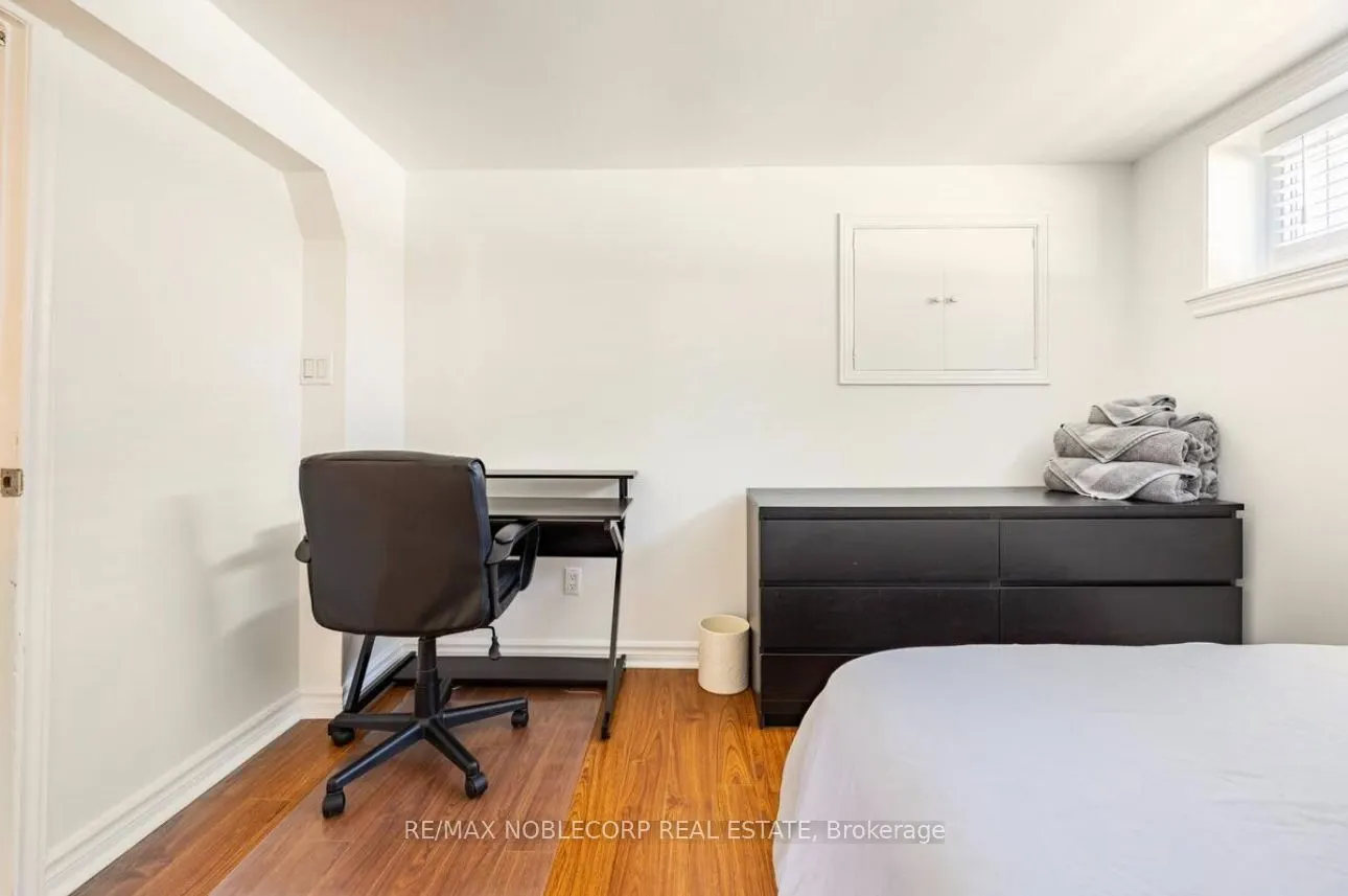 4230 Bloor Street W
