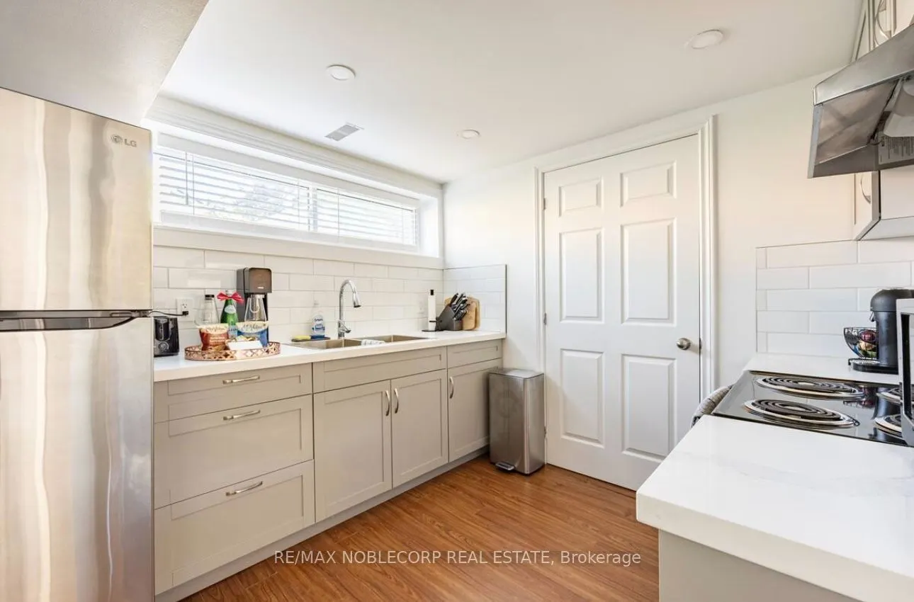 4230 Bloor Street W