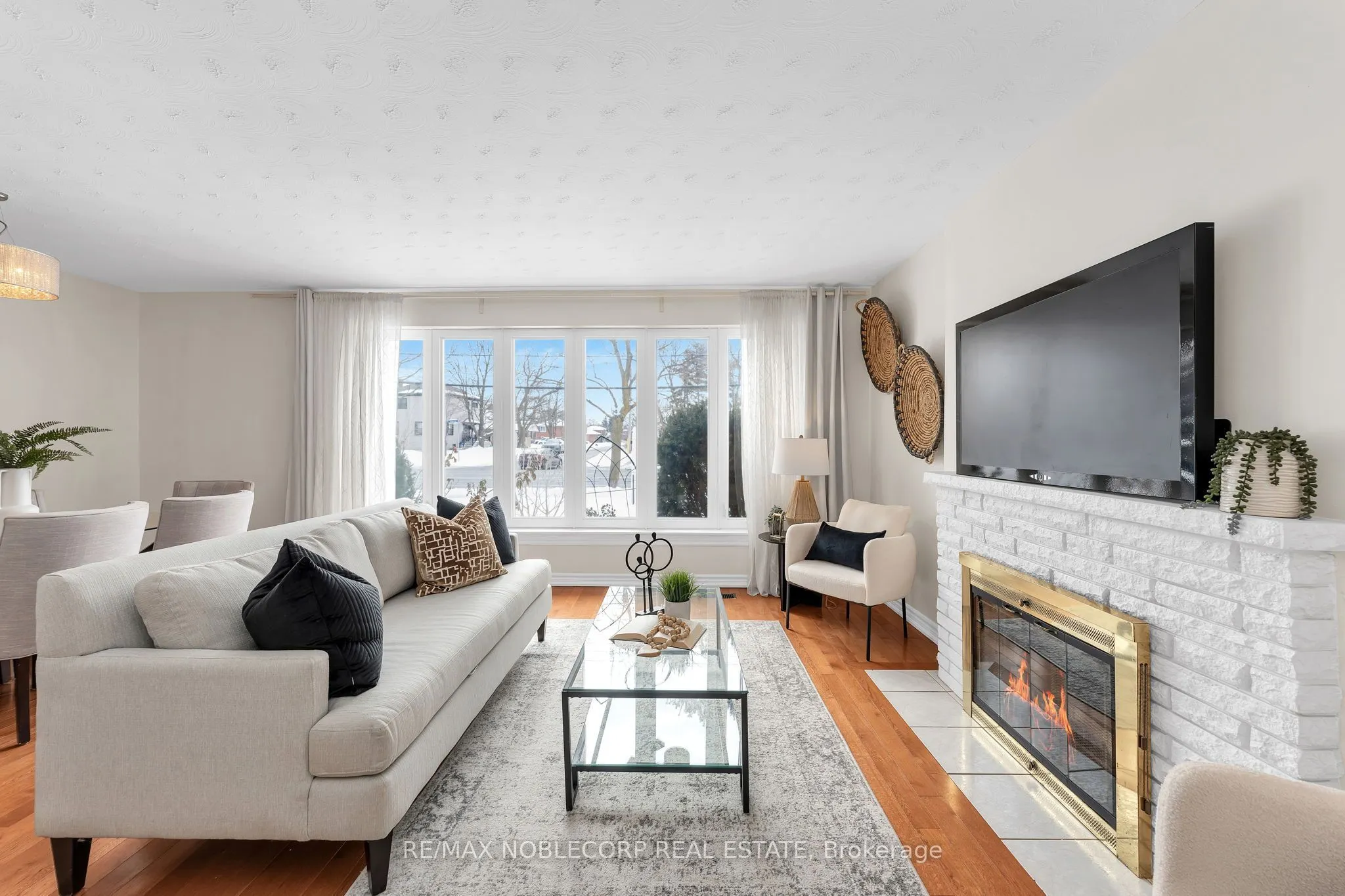 4230 Bloor Street W